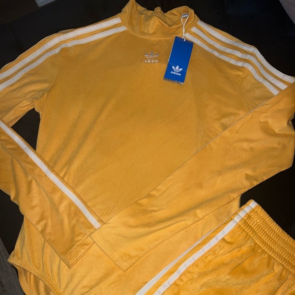 Ladies Adidas Yellow Set - Picture 2 of 6